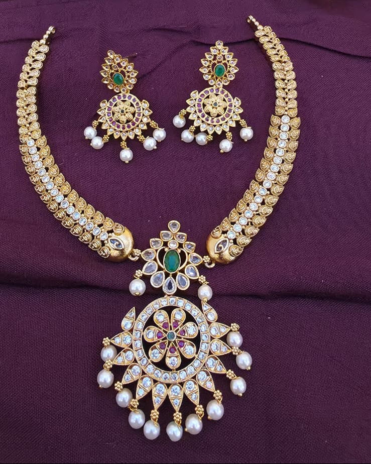 Timeless Kundan-Style Necklace with Pearl Drops