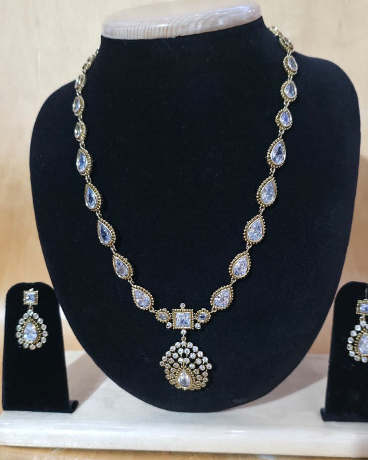 Gold-plated  AD necklace set with earrings. 