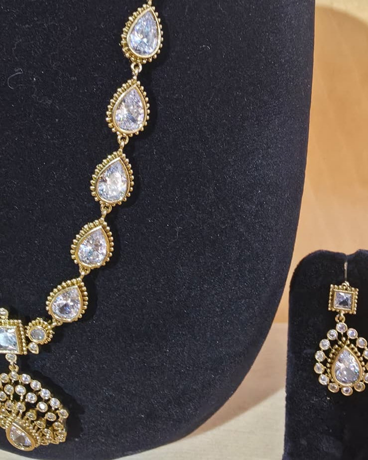 Gold-plated  AD necklace set with earrings. 